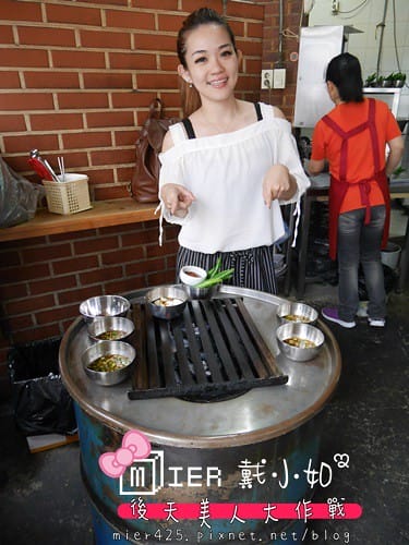 韓國 首爾 麻浦區 必吃韓國烤肉 站著吃韓牛小排서서먹는갈비집 只有鐵桶站著吃的烤肉店 新村站7號出口 - 第15張圖 P1020998