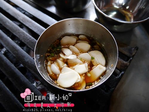 韓國 首爾 麻浦區 必吃韓國烤肉 站著吃韓牛小排서서먹는갈비집 只有鐵桶站著吃的烤肉店 新村站7號出口 - 第14張圖 P1020997