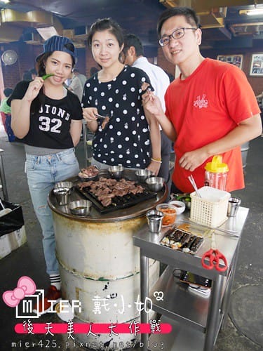 韓國 首爾 麻浦區 必吃韓國烤肉 站著吃韓牛小排서서먹는갈비집 只有鐵桶站著吃的烤肉店 新村站7號出口 - 第23張圖 P1030021