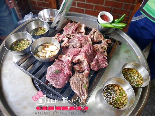 韓國 首爾 麻浦區 必吃韓國烤肉 站著吃韓牛小排서서먹는갈비집 只有鐵桶站著吃的烤肉店 新村站7號出口 - 第19張圖 P1030008