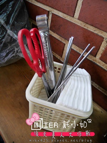 韓國 首爾 麻浦區 必吃韓國烤肉 站著吃韓牛小排서서먹는갈비집 只有鐵桶站著吃的烤肉店 新村站7號出口 - 第12張圖 P1020995