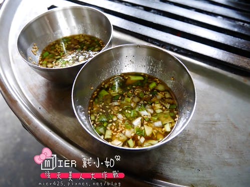 韓國 首爾 麻浦區 必吃韓國烤肉 站著吃韓牛小排서서먹는갈비집 只有鐵桶站著吃的烤肉店 新村站7號出口 - 第11張圖 P1020994