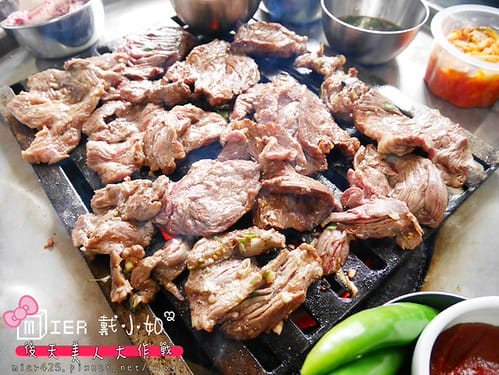 韓國 首爾 麻浦區 必吃韓國烤肉 站著吃韓牛小排서서먹는갈비집 只有鐵桶站著吃的烤肉店 新村站7號出口 - 第24張圖 P1030023
