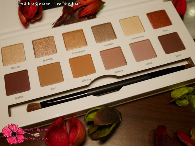 彩妝 打造無害聖誕節妝容 FreshO2 零毛孔底妝就靠校色飾底乳 微醺Bar12色礦物眼影盤 多種妝容就靠它 - 第16張圖 P1350754