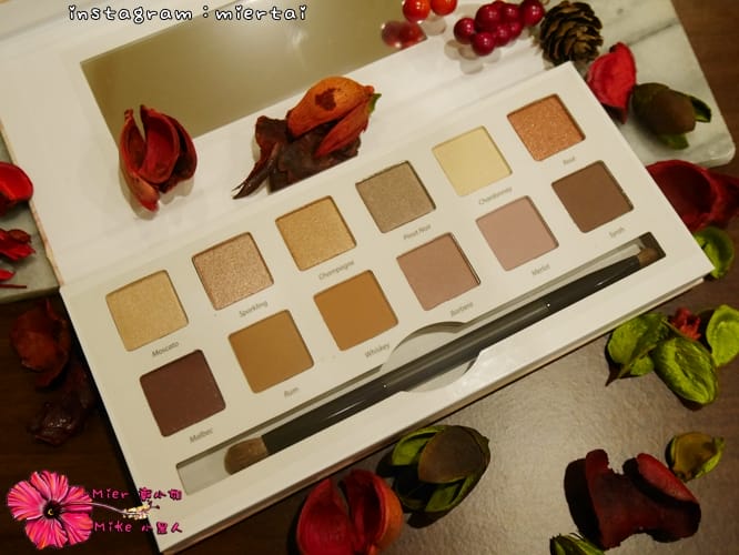 彩妝 打造無害聖誕節妝容 FreshO2 零毛孔底妝就靠校色飾底乳 微醺Bar12色礦物眼影盤 多種妝容就靠它 - 第5張圖 P1350749
