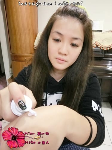 彩妝 打造無害聖誕節妝容 FreshO2 零毛孔底妝就靠校色飾底乳 微醺Bar12色礦物眼影盤 多種妝容就靠它 - 第10張圖 CIMG0486