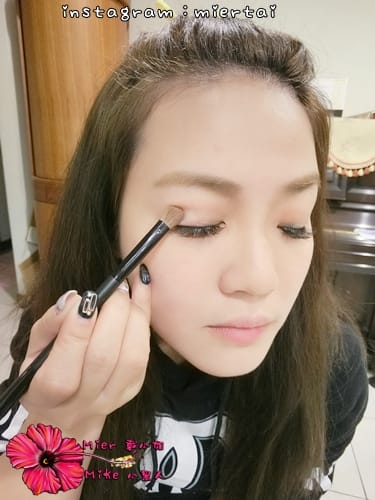 彩妝 打造無害聖誕節妝容 FreshO2 零毛孔底妝就靠校色飾底乳 微醺Bar12色礦物眼影盤 多種妝容就靠它 - 第19張圖 CIMG0496