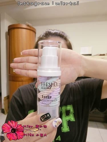 彩妝 打造無害聖誕節妝容 FreshO2 零毛孔底妝就靠校色飾底乳 微醺Bar12色礦物眼影盤 多種妝容就靠它 - 第7張圖 CIMG0616