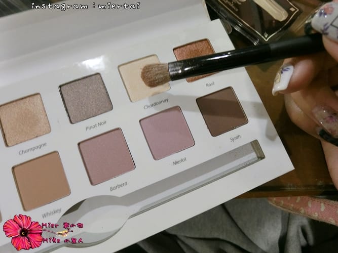 彩妝 打造無害聖誕節妝容 FreshO2 零毛孔底妝就靠校色飾底乳 微醺Bar12色礦物眼影盤 多種妝容就靠它 - 第17張圖 CIMG0651