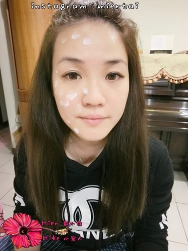 彩妝 打造無害聖誕節妝容 FreshO2 零毛孔底妝就靠校色飾底乳 微醺Bar12色礦物眼影盤 多種妝容就靠它 - 第11張圖 CIMG0488