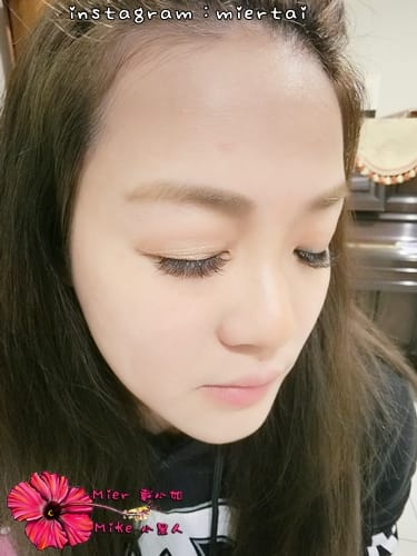 彩妝 打造無害聖誕節妝容 FreshO2 零毛孔底妝就靠校色飾底乳 微醺Bar12色礦物眼影盤 多種妝容就靠它 - 第23張圖 CIMG0503