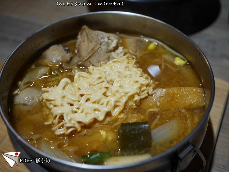 43749619720_f9fefbf1ec_o-b7gev_