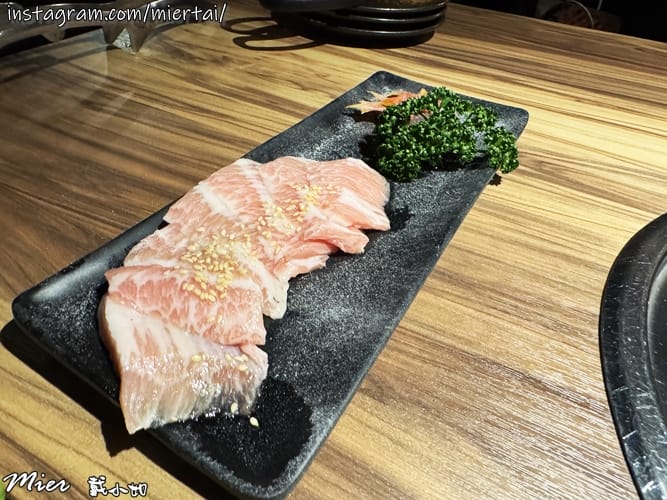 台北||日式燒肉 第一間結合日本和牛和日式清酒自動販賣機主題