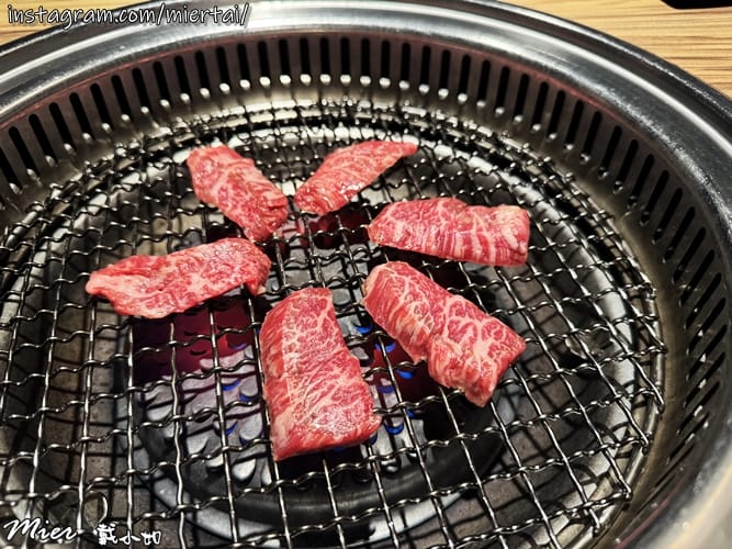 台北日式燒肉 第一間結合日本和牛和日式清酒自動販賣機主題