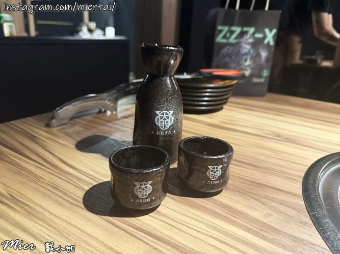 台北日式燒肉 第一間結合日本和牛和日式清酒自動販賣機主題