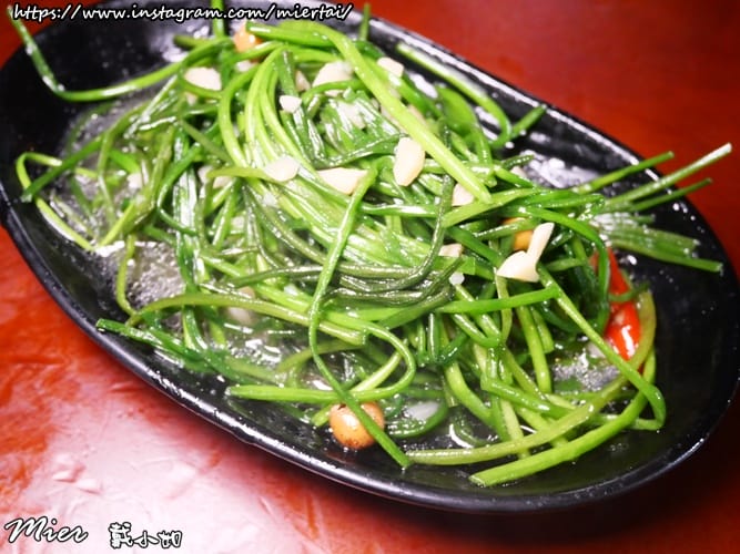 台北|| 中山區 今晚吃雞 吮指回味 皮脆肉嫩多汁桶仔雞 一