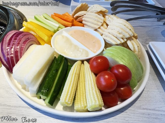 台中||南屯區 白色文青網美風燒肉店 輕井澤集團燒肉新品牌超