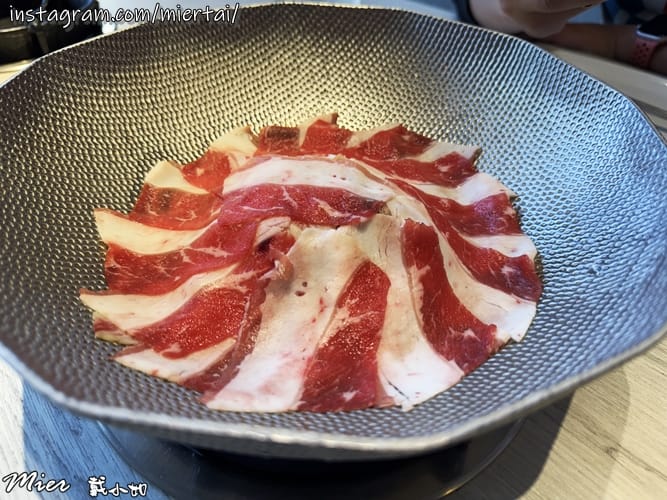 台中||南屯區 白色文青網美風燒肉店 輕井澤集團燒肉新品牌超