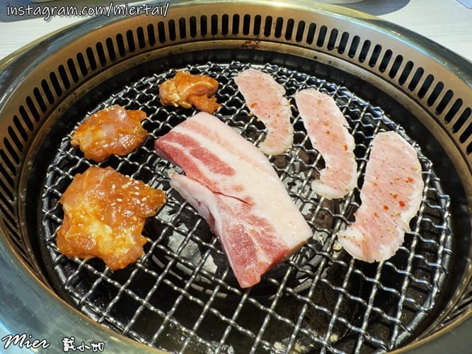 台中||南屯區 白色文青網美風燒肉店 輕井澤集團燒肉新品牌超