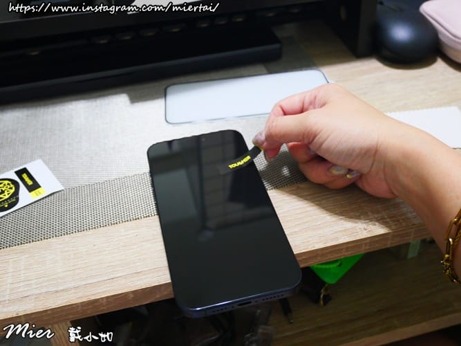3C好物推薦 買一送一 滿版鋼化玻璃保護貼 TOUGH